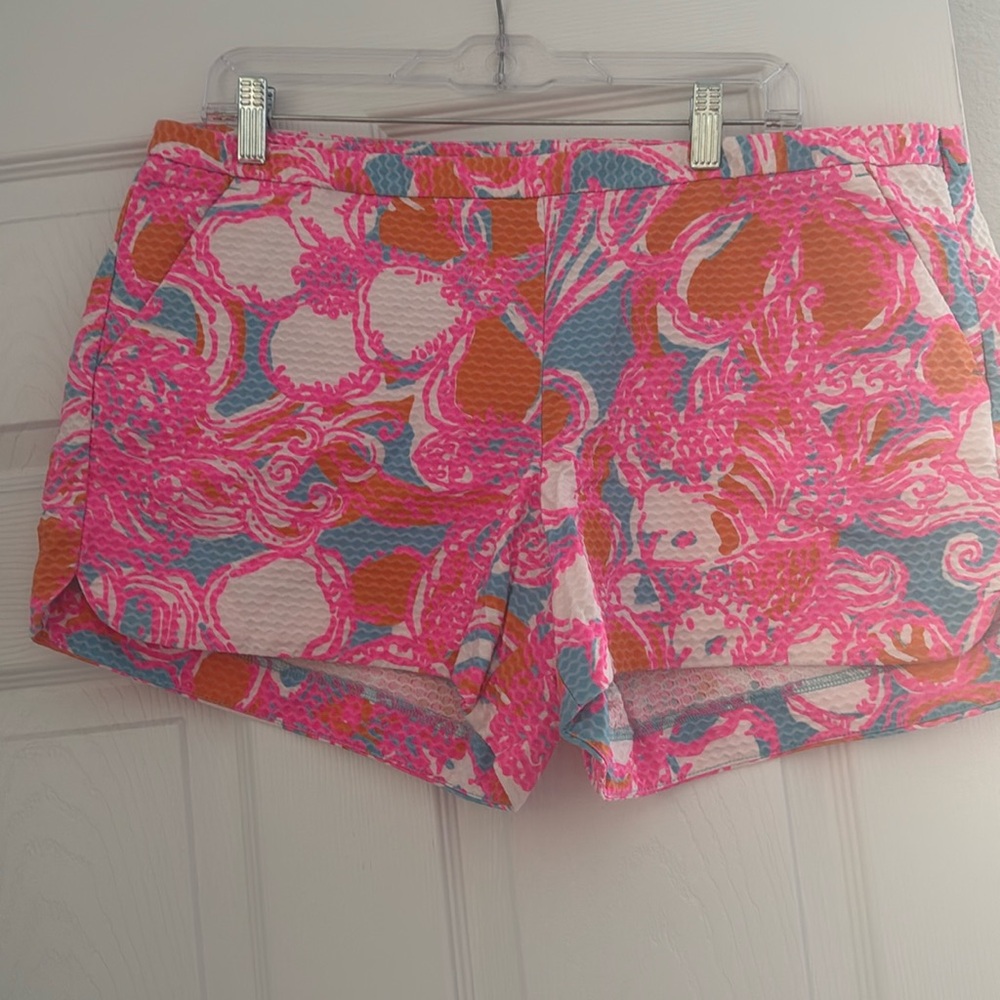 Lilly Pulitzer shorts dog free smoke free home